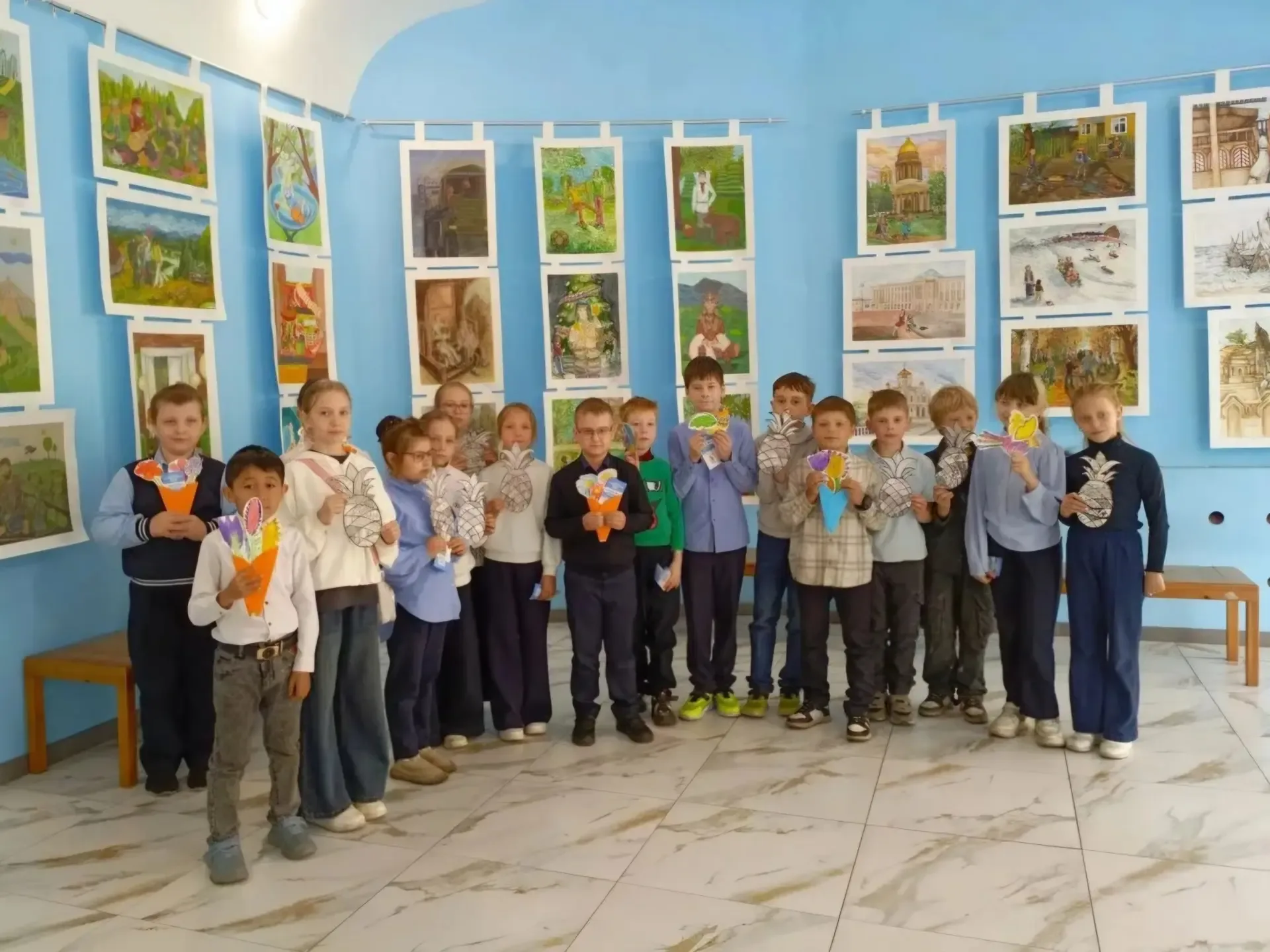 Сегодня ребята из 2 «А» и 2 «В» отправились в увлекательное путешествие в художественную школу №18!🎨