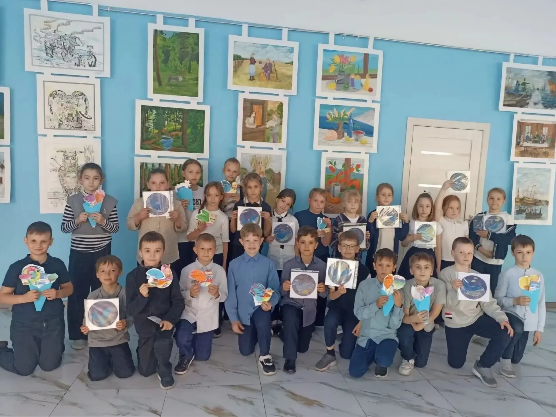 Сегодня ребята из 2 «А» и 2 «В» отправились в увлекательное путешествие в художественную школу №18!🎨
