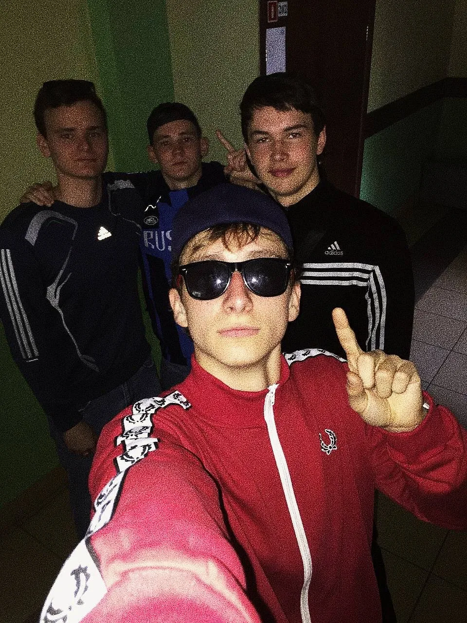 11 класс решил, что ЕГЭ подождёт, и вспомнили эпоху, когда «постить в ленту vk» и «пополнять сохране