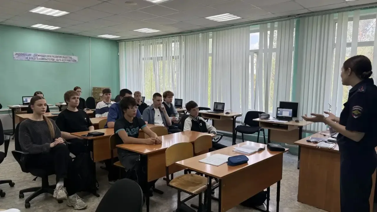 В преддверии летних каникул для учащихся 8-х классов была организована важная встреча. Инспектор по 