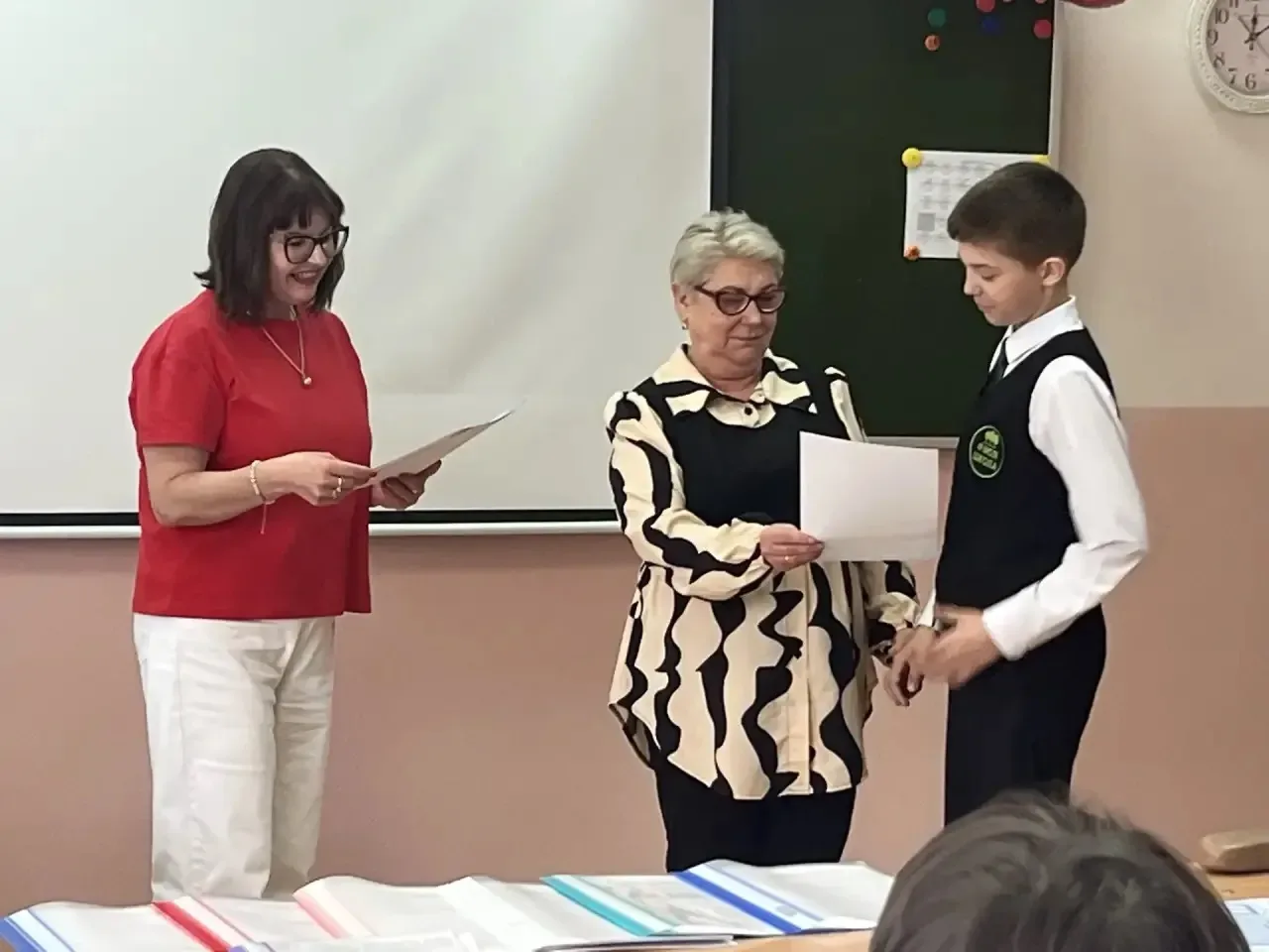 ✨Поздравляем наших юных исследователей и их наставника! 👏🎉  15 мая на базе ОГАОУ «Шуховский лицей» с