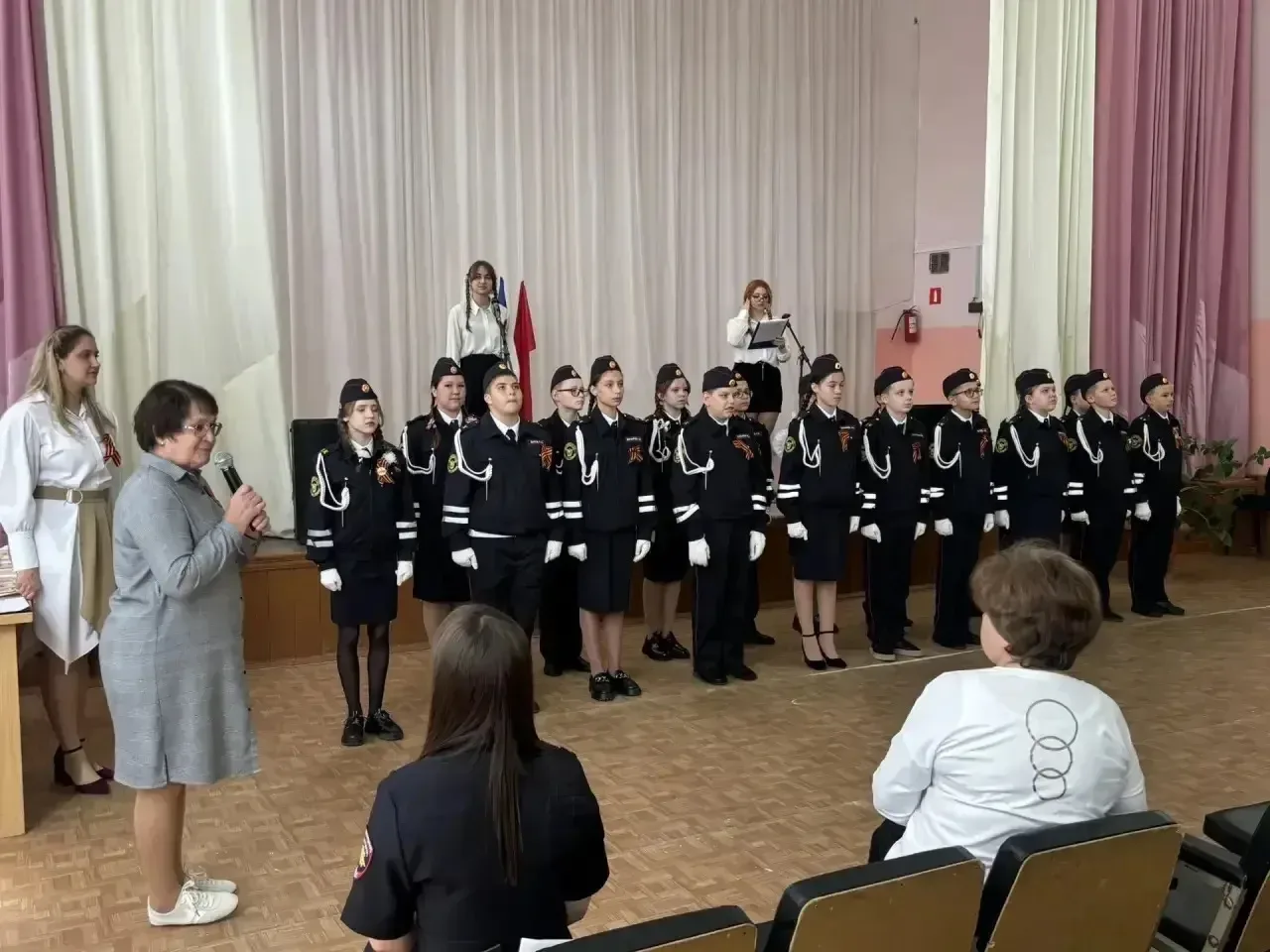 Сегодня у ребят из 5 «Б» класса знаменательный день — торжественное посвящение в кадеты.  Пятиклассн
