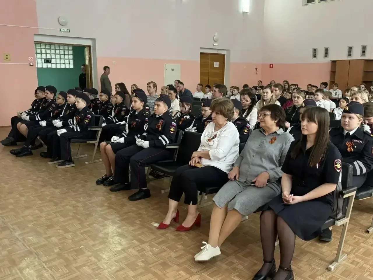 Сегодня у ребят из 5 «Б» класса знаменательный день — торжественное посвящение в кадеты.  Пятиклассн