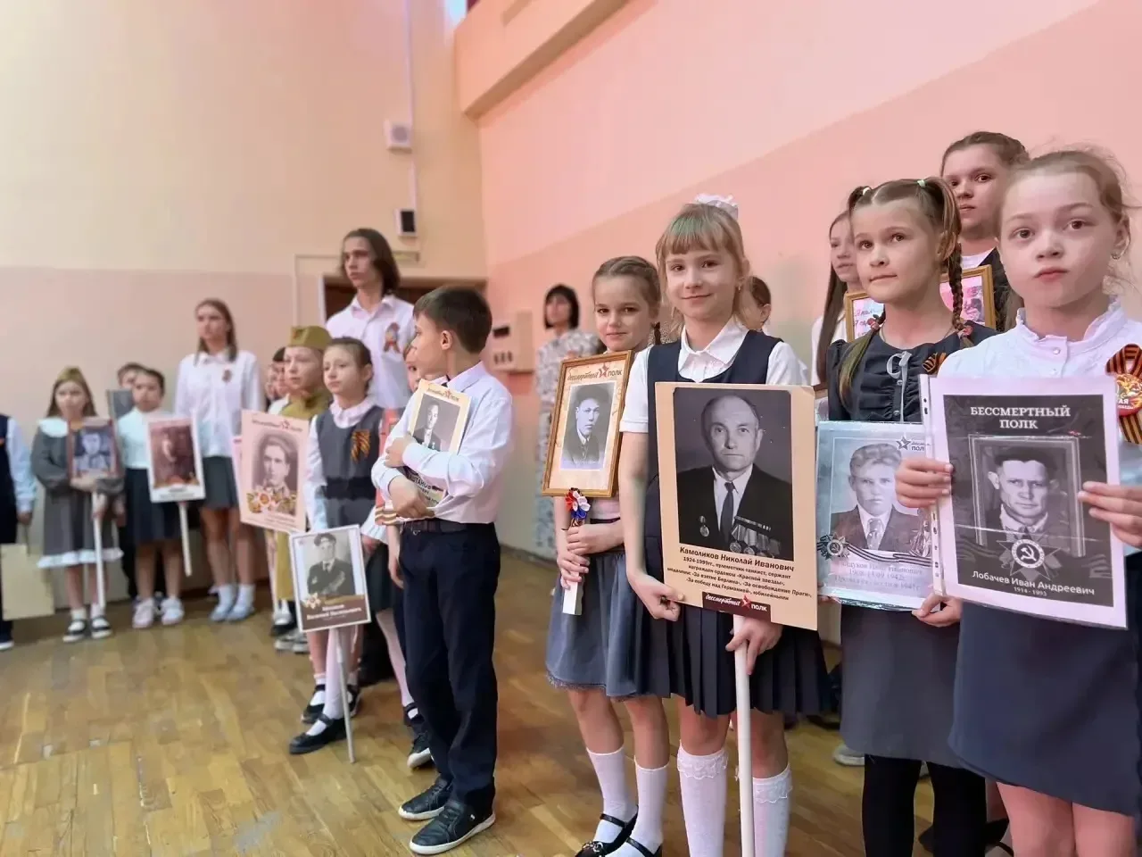 🎖️ Бессмертный полк в гимназии №3: память, объединяющая поколения В нашей гимназии прошёл «Бессмертн