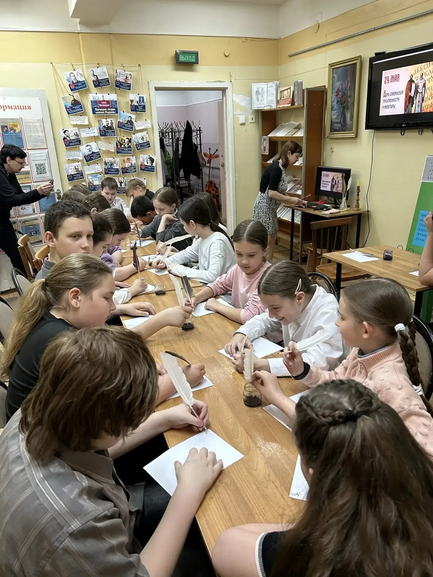 📚 4В класс в гостях у истории: День славянской письменности в библиотеке Савицкого  В честь Дня слав