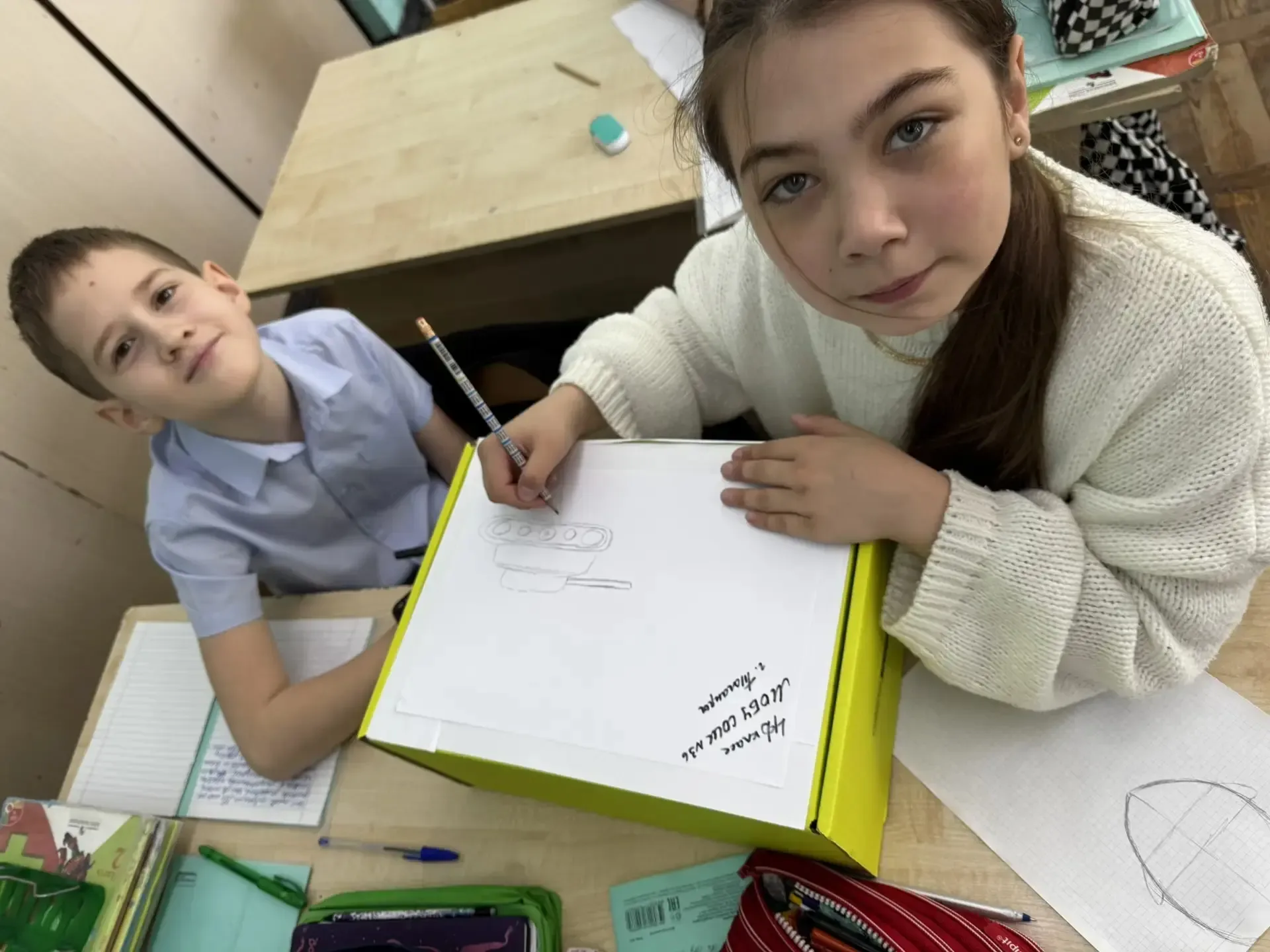 🎖️ Готовимся к Дню Победы!  Ученики 4 «Д» класса с большим трепетом и уважением подошли к подготовке
