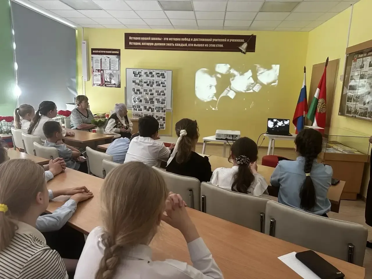 УРОК ИСТОРИИ С ВЕТЕРАНОМ В школьном музее для пятиклассников состоялся урок- встреча с ветераном Вел