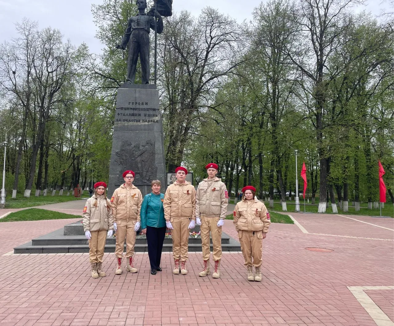 Пост №1  Традиционно , сегодня 9 Мая , в День Великой Победы, Юнармейцы заступились на свой пост!  П