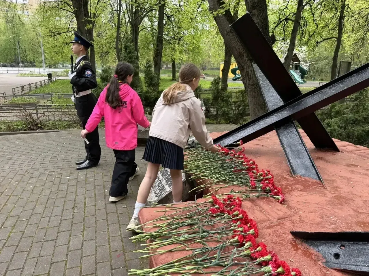 8 мая — день, наполненный особым смыслом.  В здании «Единство», у памятника Защитникам Москвы, сегод