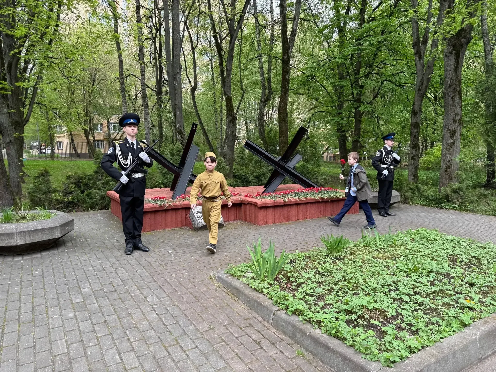 8 мая — день, наполненный особым смыслом.  В здании «Единство», у памятника Защитникам Москвы, сегод