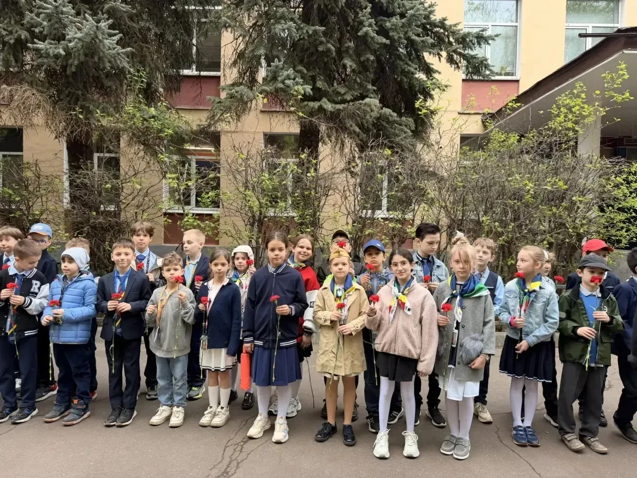 8 мая — день, наполненный особым смыслом.  В здании «Единство», у памятника Защитникам Москвы, сегод
