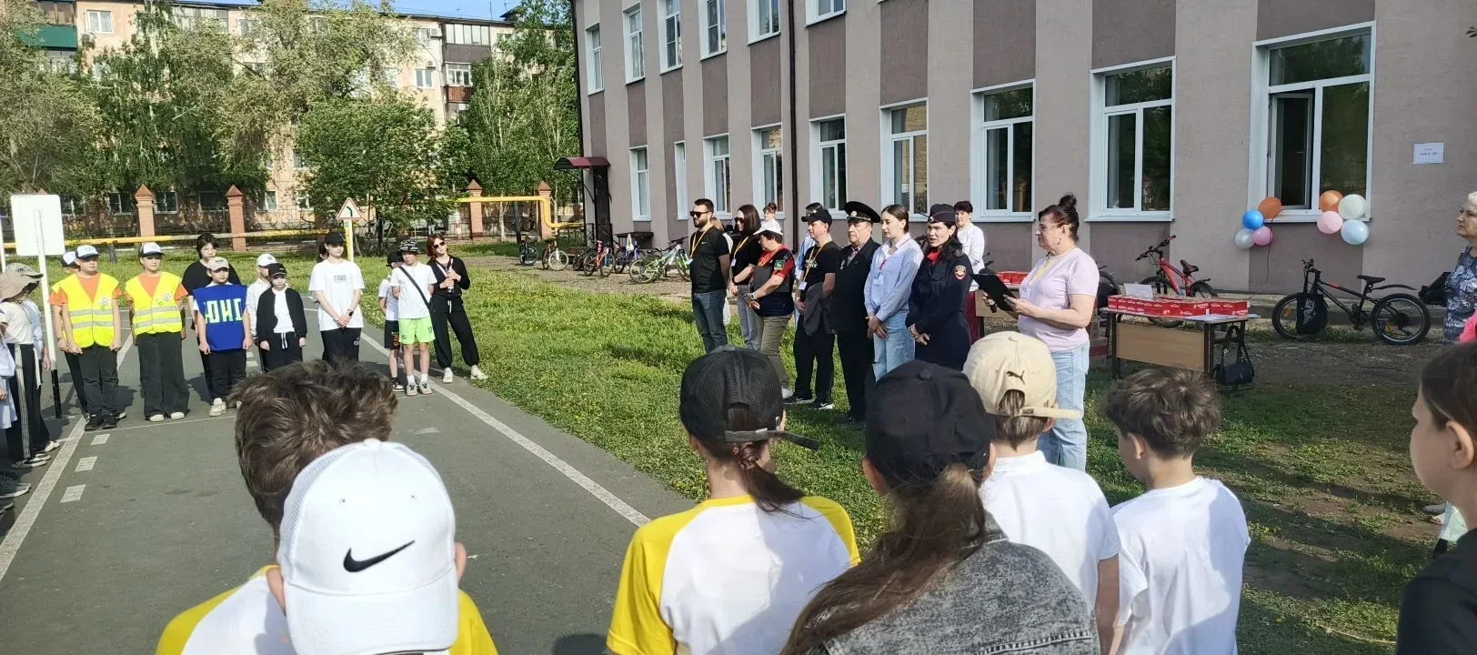 🥉 Наши юные инспекторы движения — среди лучших в городе!  С гордостью сообщаем, что команда Юных Инс
