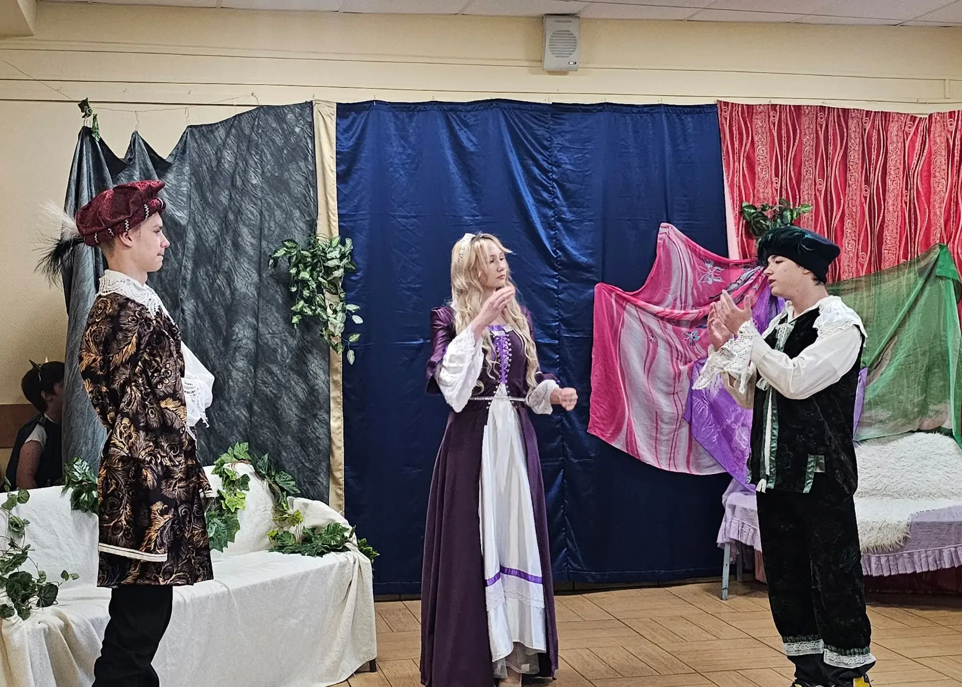 ЗАВЕРШЕНИЕ ТЕАТРАЛЬНОГО СЕЗОНА ТЕАТРА ИСТОРИЧЕСКИХ МИНИАТЮР🎭 Гимназия завершает очередной театральны