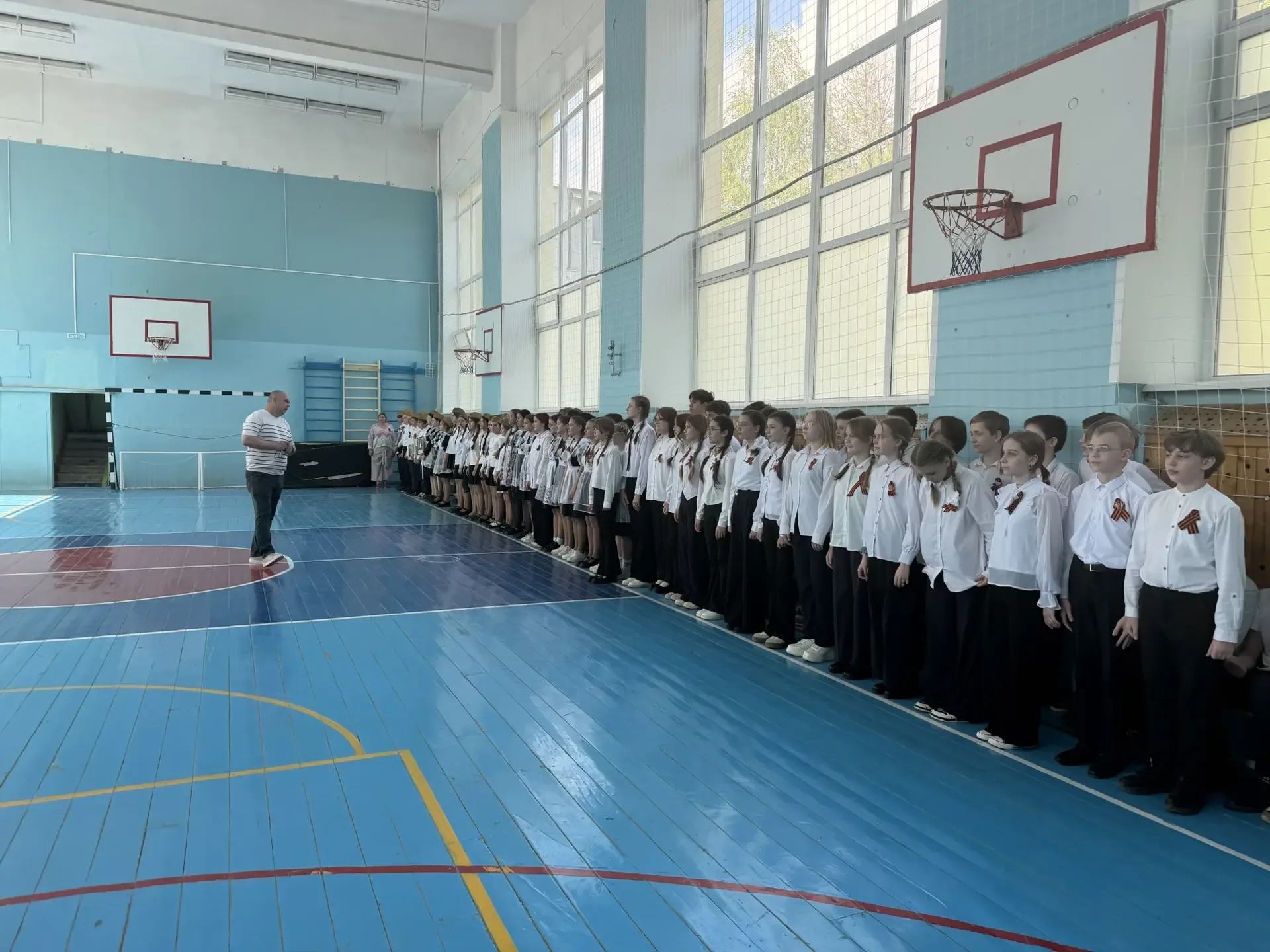🇷🇺 В лицее №15 прошел смотр строя и песни, посвященный Дню Победы  Вчера наш лицей превратился в нас