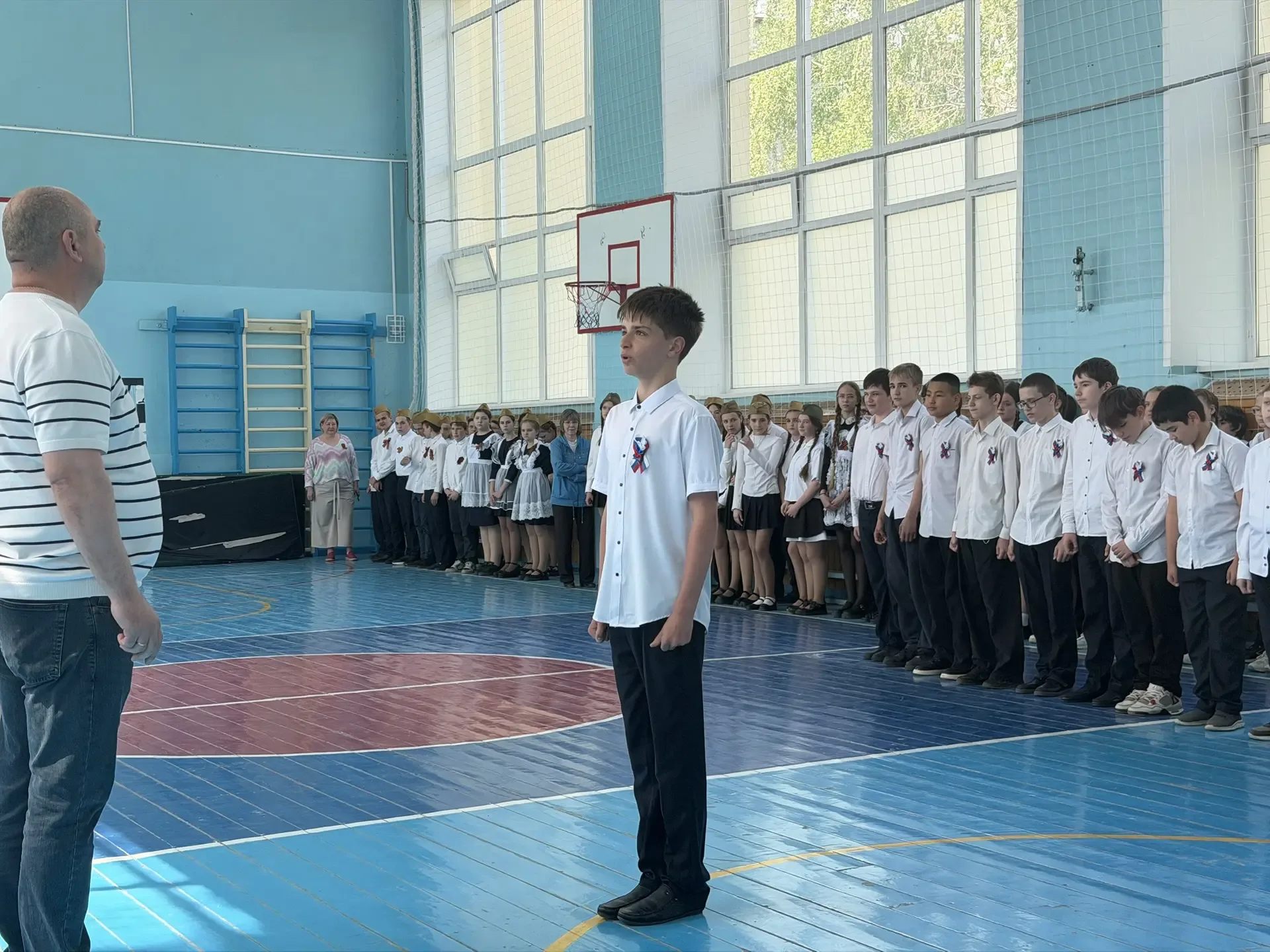 🇷🇺 В лицее №15 прошел смотр строя и песни, посвященный Дню Победы  Вчера наш лицей превратился в нас