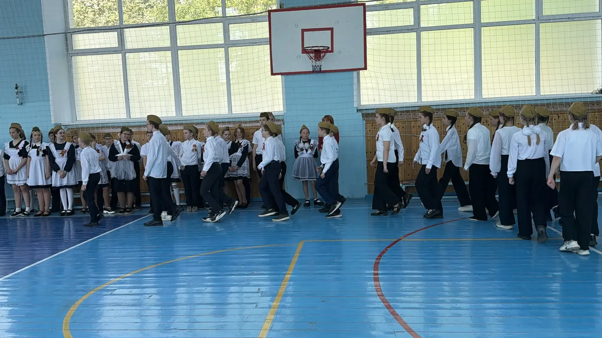 🇷🇺 В лицее №15 прошел смотр строя и песни, посвященный Дню Победы  Вчера наш лицей превратился в нас