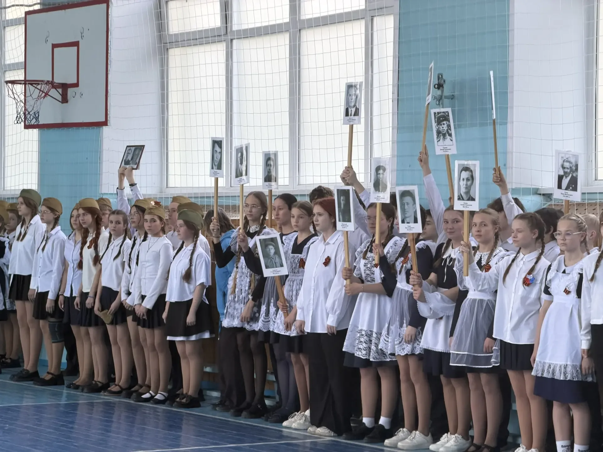 🇷🇺 В лицее №15 прошел смотр строя и песни, посвященный Дню Победы  Вчера наш лицей превратился в нас