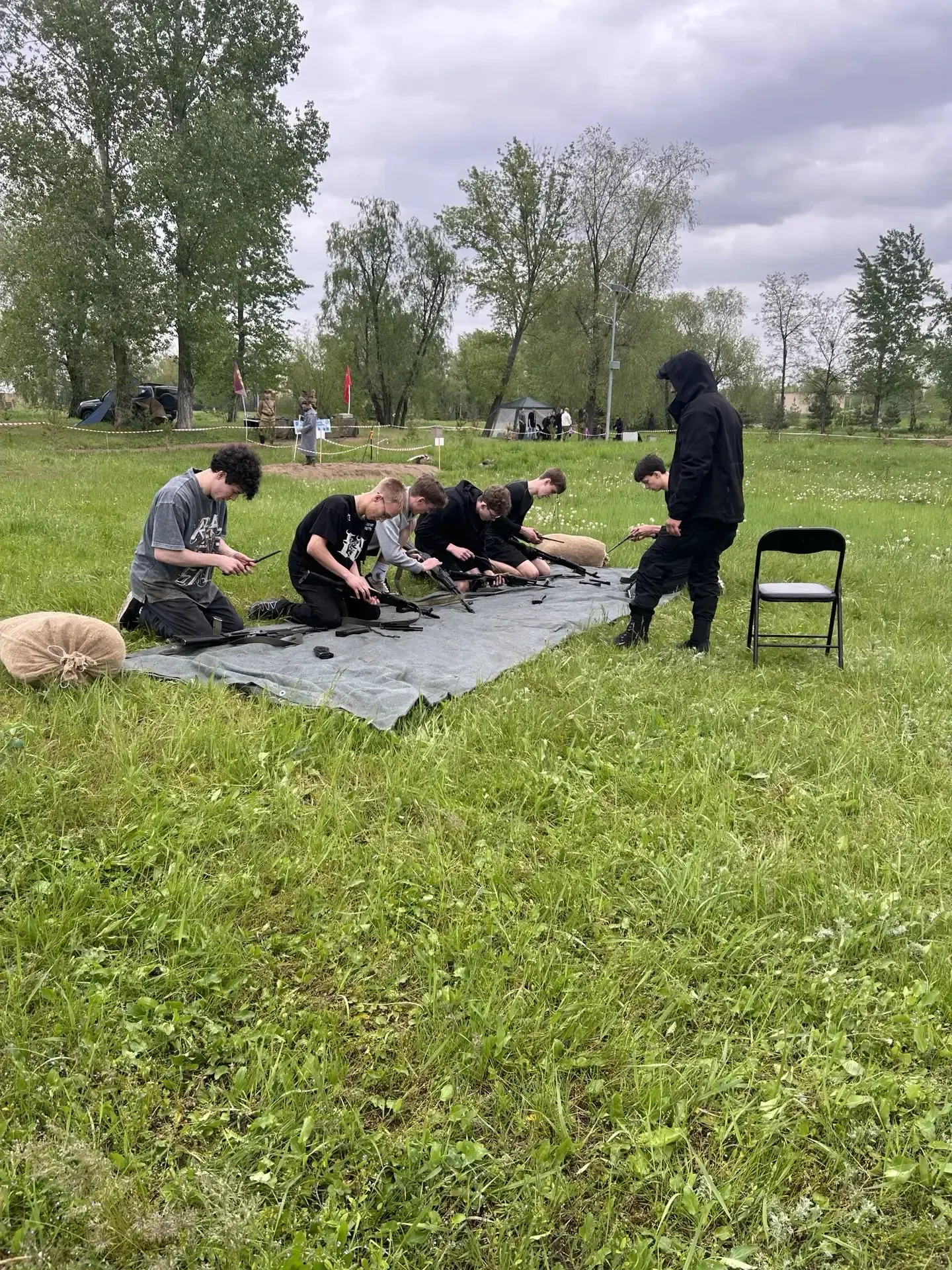Учащиеся школы - победители игры "Зарница".  В парке «Летний» в  военно - политической игре "Зарница