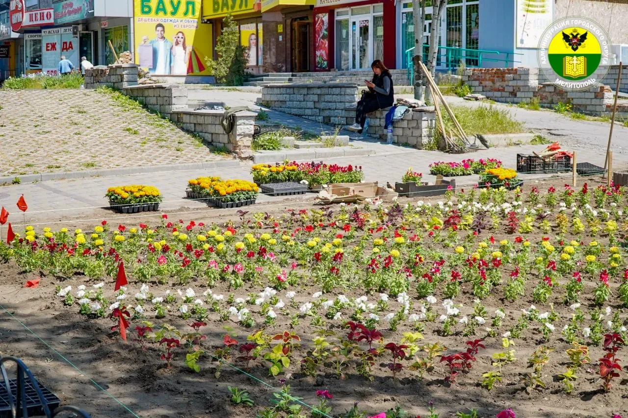 Администрация городского округа Мелитополь продолжает работу по благоустройству общественных террито