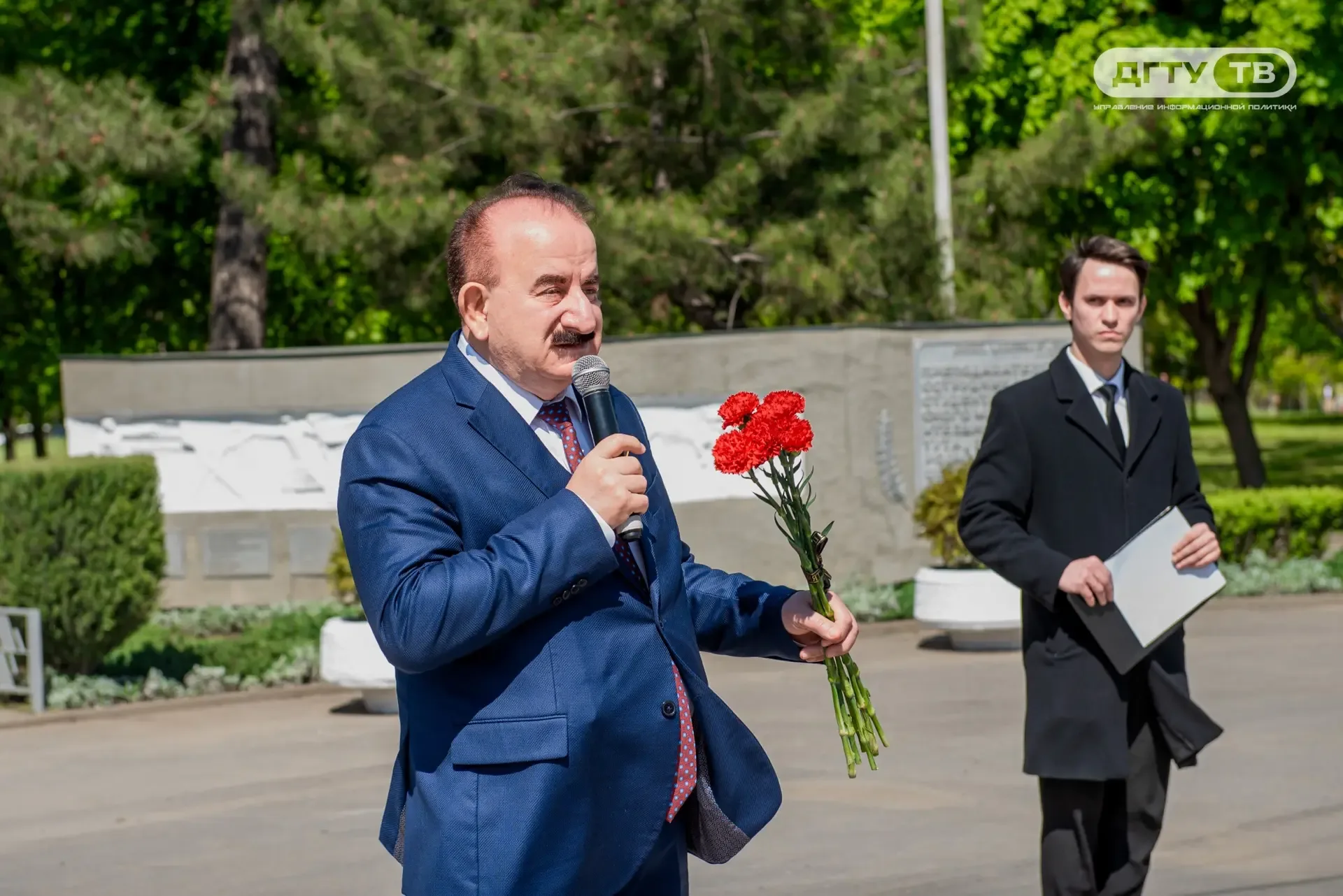 Дорогие друзья, коллеги, студенты!  Накануне празднования Дня Победы мы с вами собрались в парке име