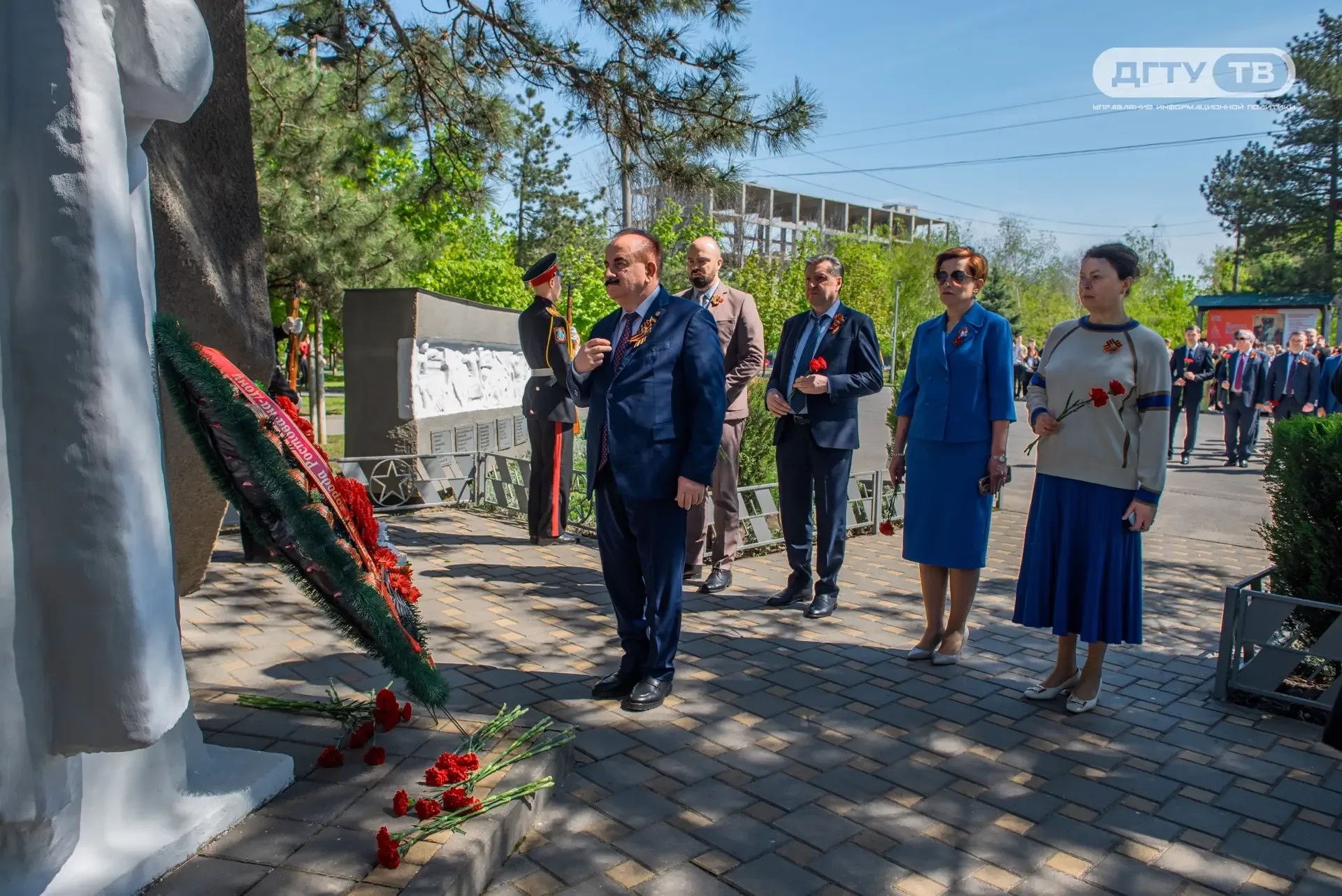 Дорогие друзья, коллеги, студенты!  Накануне празднования Дня Победы мы с вами собрались в парке име