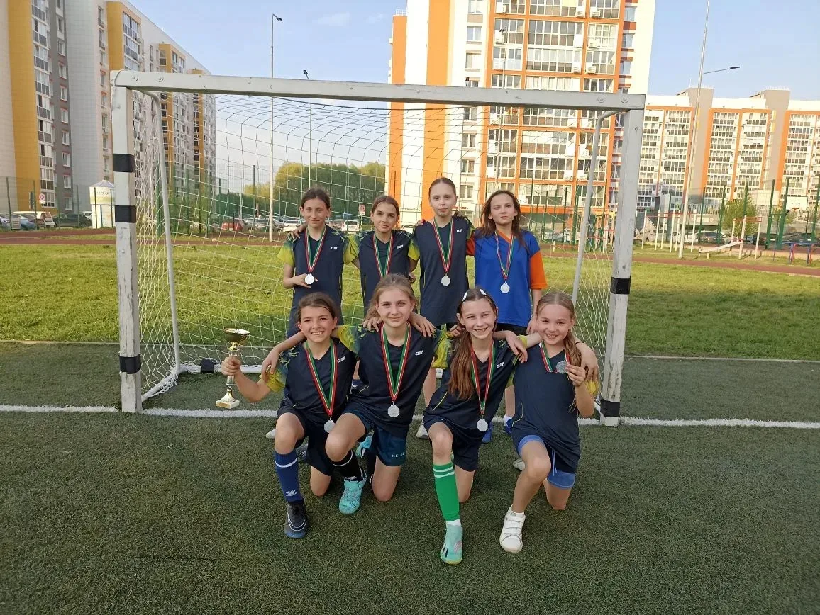 ⚽️ Двойная победа! Две команды нашей гимназии — в финале «Кожаного мяча»  В районном этапе Школьной 