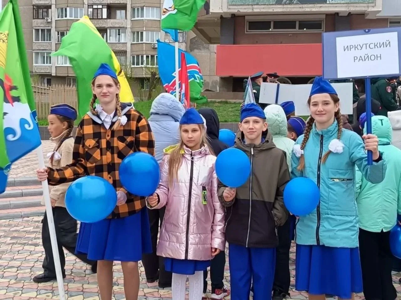 Сегодня обучающиеся школы, представители отряда ЮИД, приняли участие в областном торжественном парад