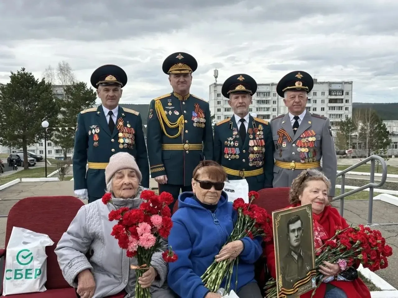 Храним историю в сердцах: наша школа на митинге в честь 81-й годовщины Победы в Великой Отечественно