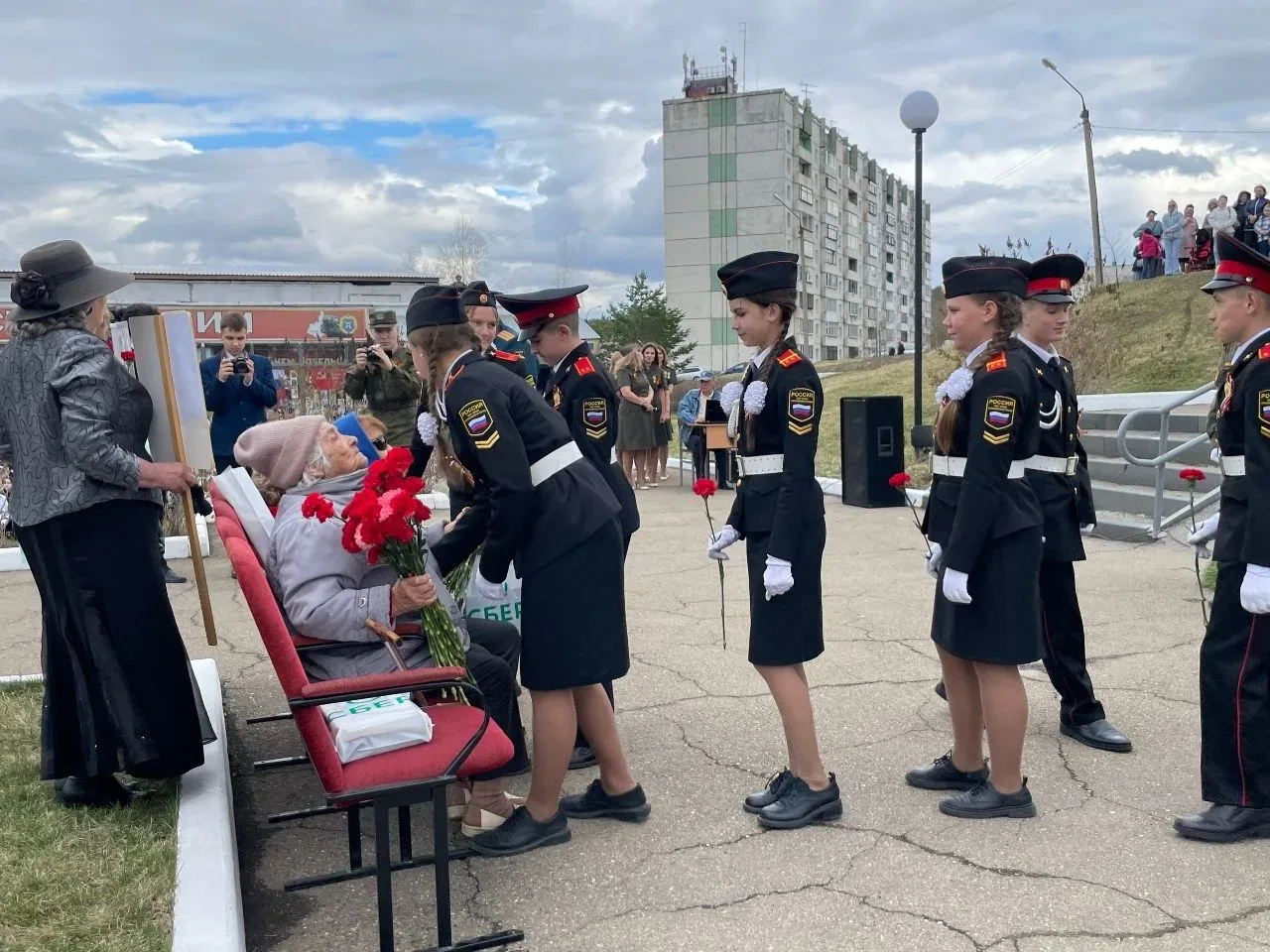 Храним историю в сердцах: наша школа на митинге в честь 81-й годовщины Победы в Великой Отечественно