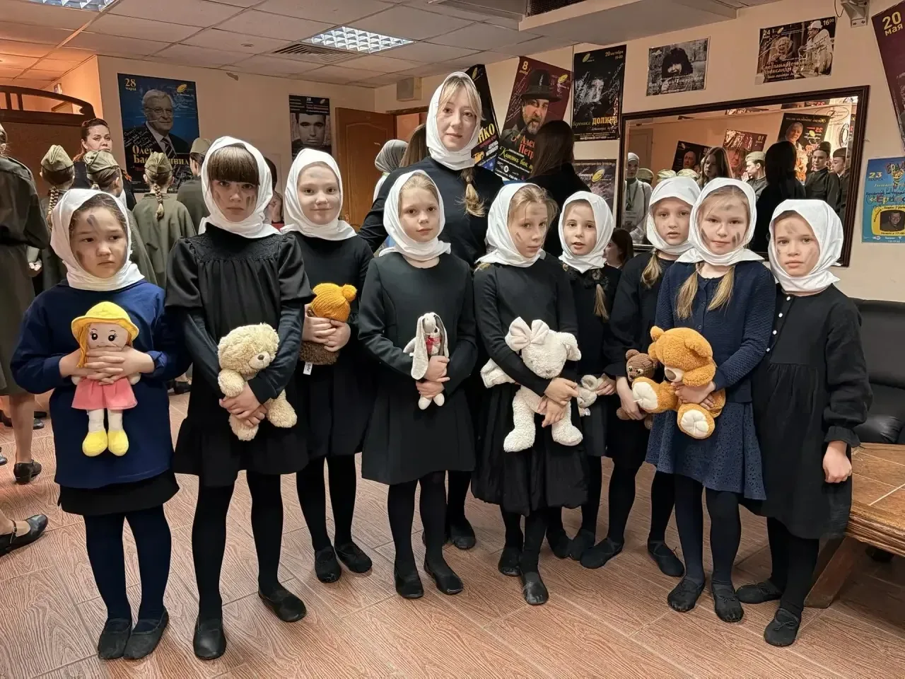 Эхо Победы сквозь поколения  ✨ Активисты корпуса 2 приняли участие в концертной программе Юго-Западн