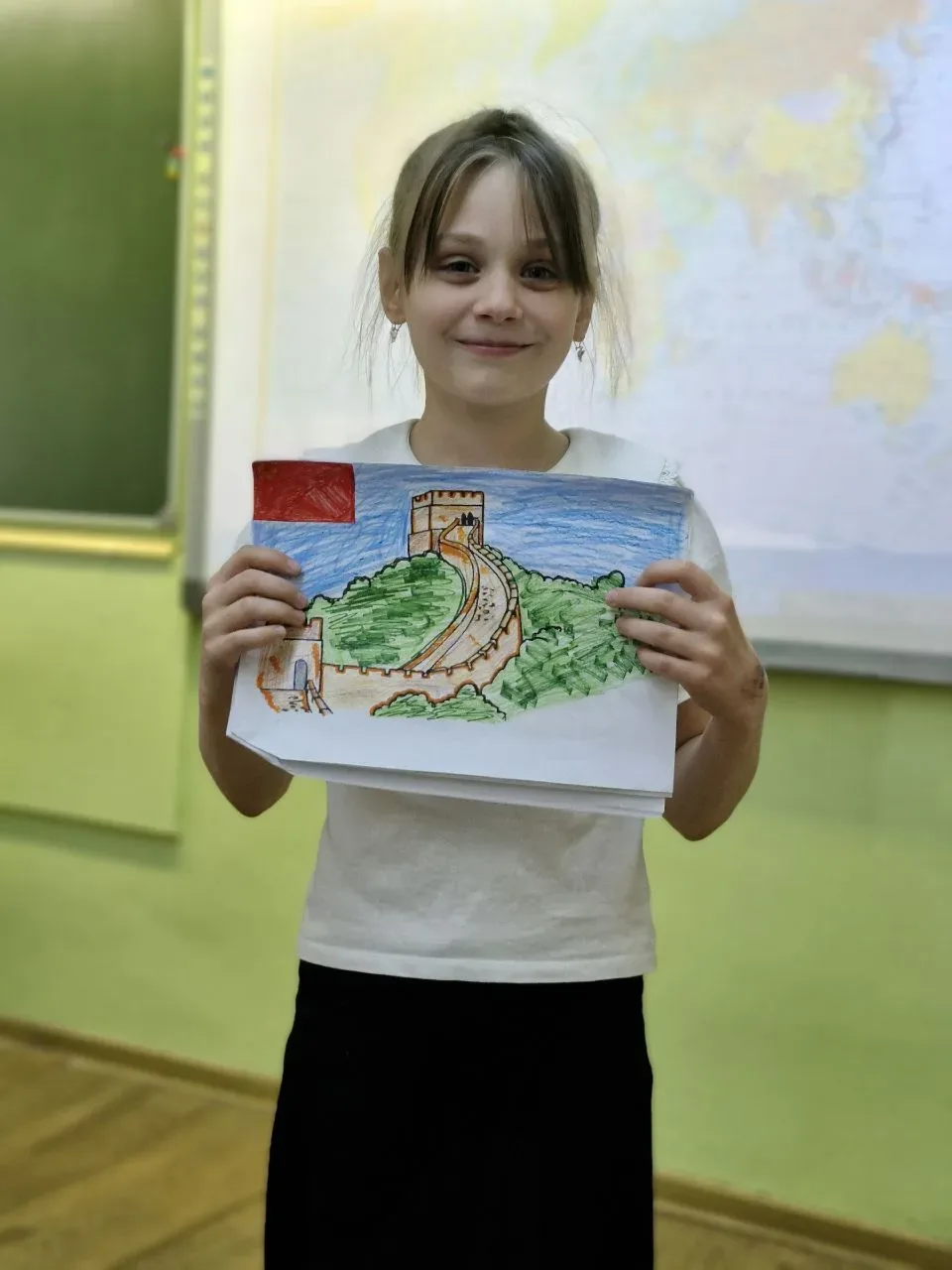 🌏 Вокруг света за один урок: как 2А класс открывал для себя страны мира!  На днях ученики 2А класса 