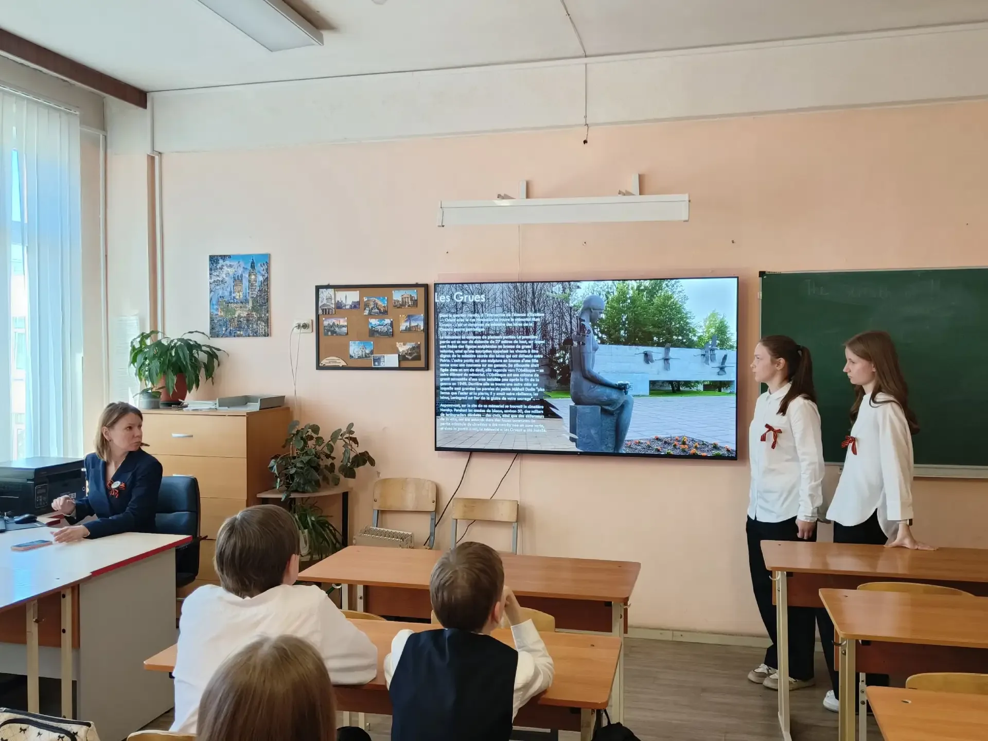 В преддверии праздника Дня Великой  Победы активисты клуба "Chantecler" под руководством учителя Жав