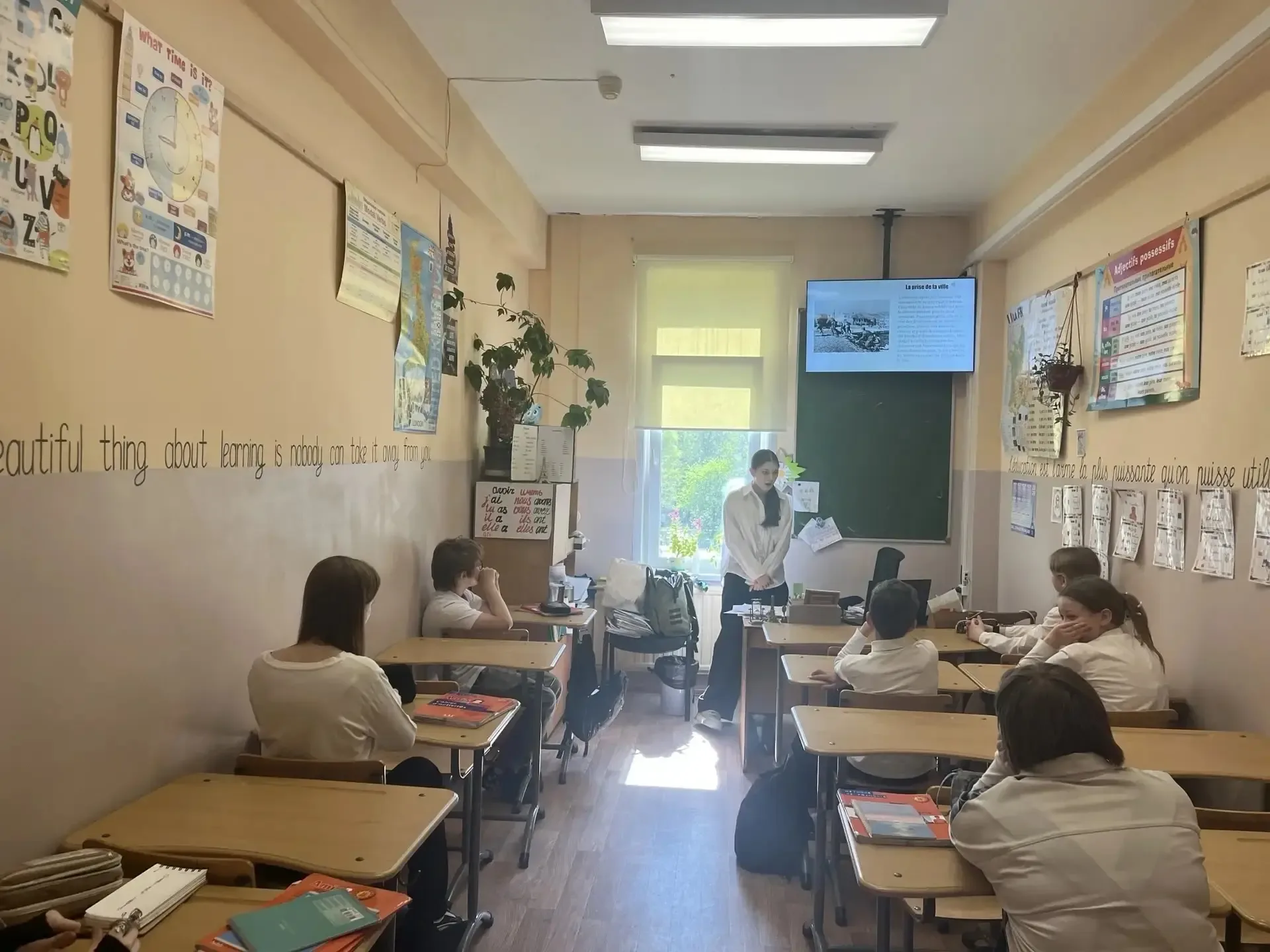 В преддверии праздника Дня Великой  Победы активисты клуба "Chantecler" под руководством учителя Жав