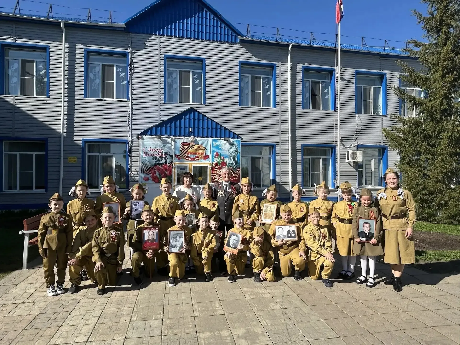 Торжественная линейка, посвященная 81-й годовщине Великой Победы В Казанской начальной школе  состоя