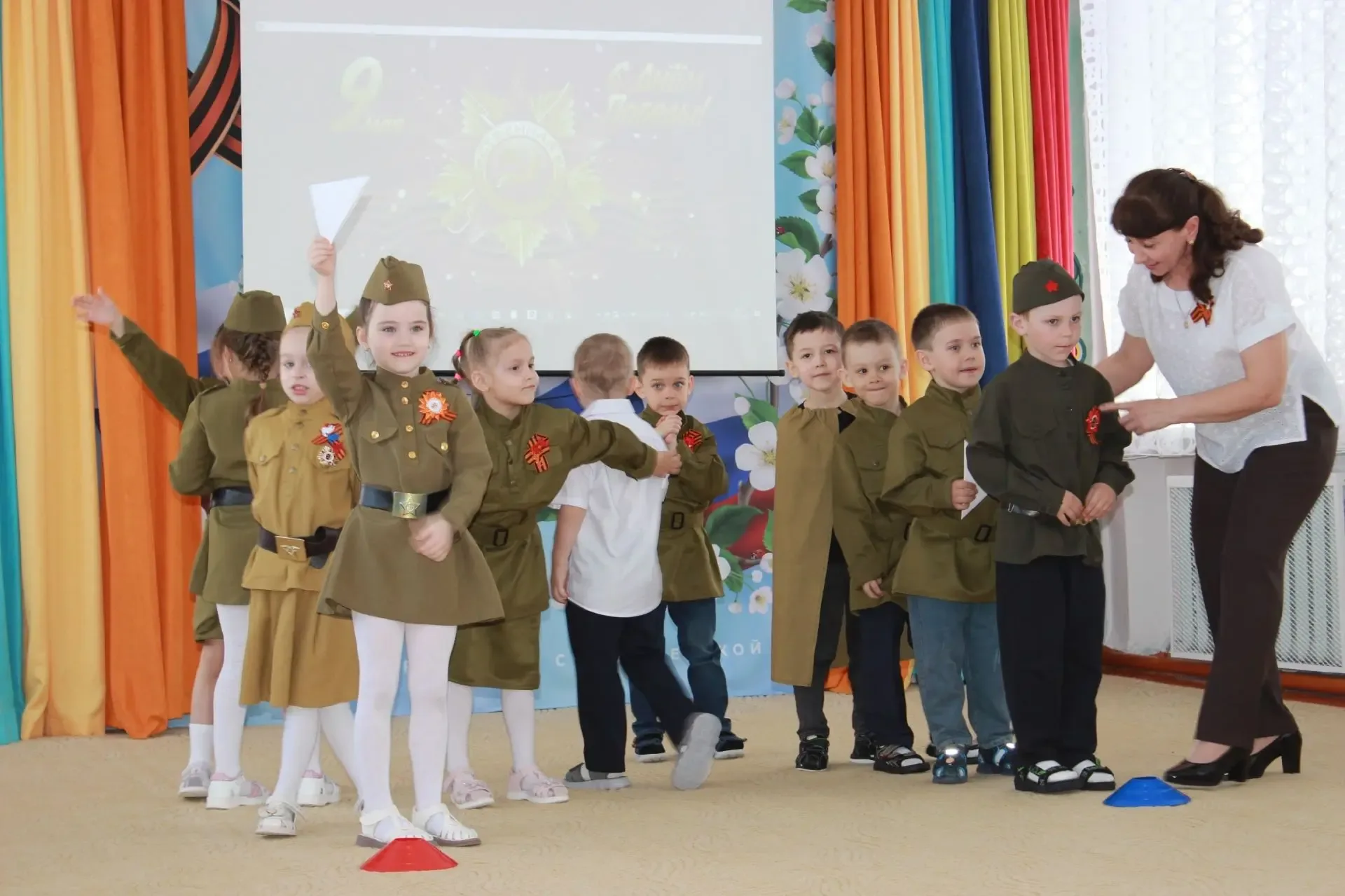 В преддверии 9 мая в Казанском детском саду "Ёлочка" прошёл утренник, посвящённый 81-летию со Дня По