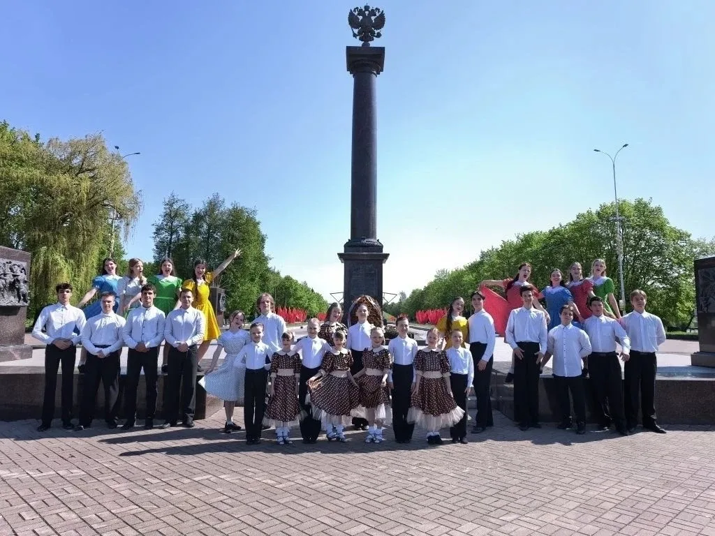На Кургане Бессмертия прошёл яркий и трогательный танцевальный флешмоб «Память хранит имена» — в рам