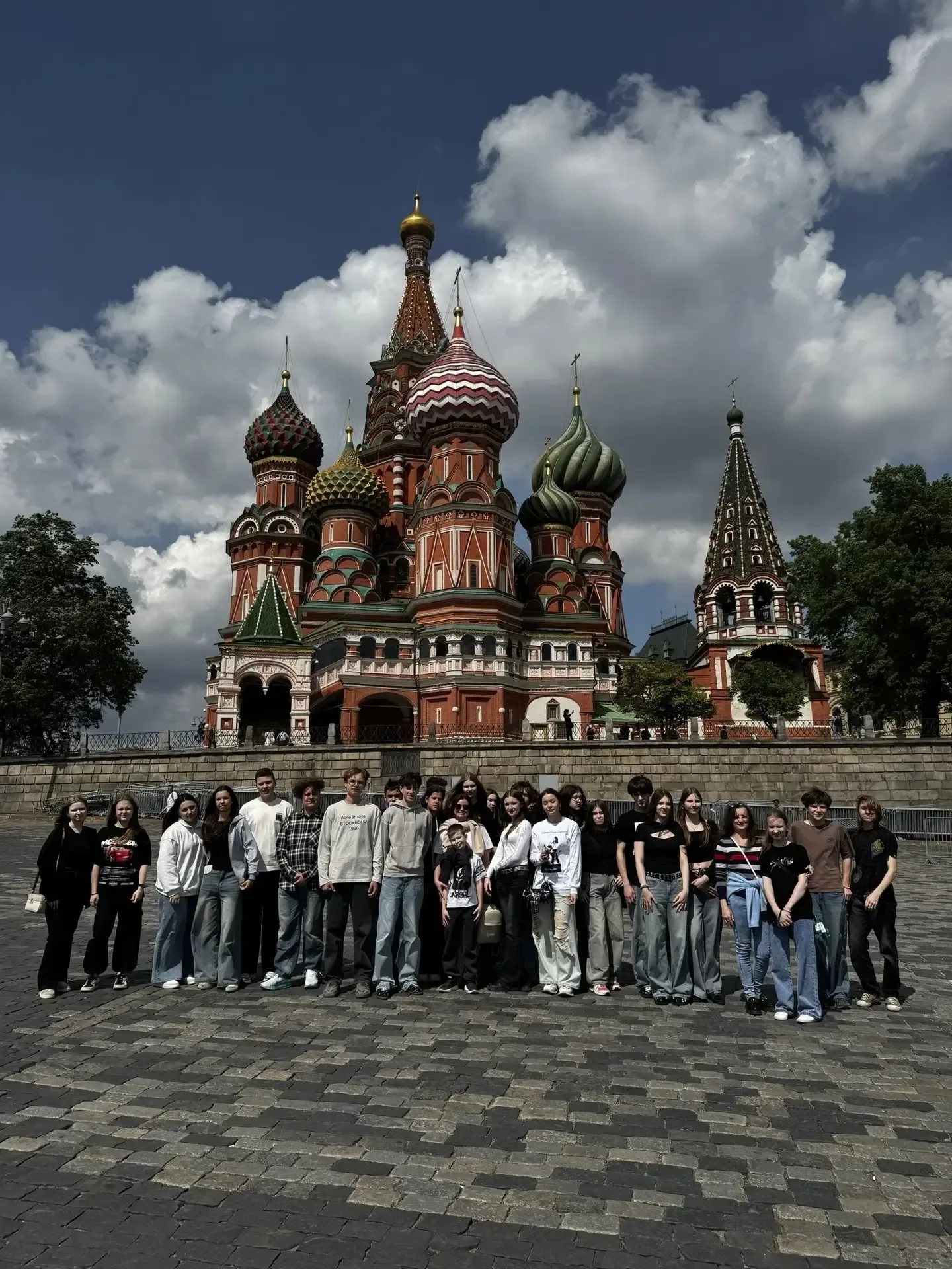 🎒 Школьная экскурсия: 8‑е классы в Москве! 🎒  Наши ученики 8‑х классов побывали в столице — в Москве