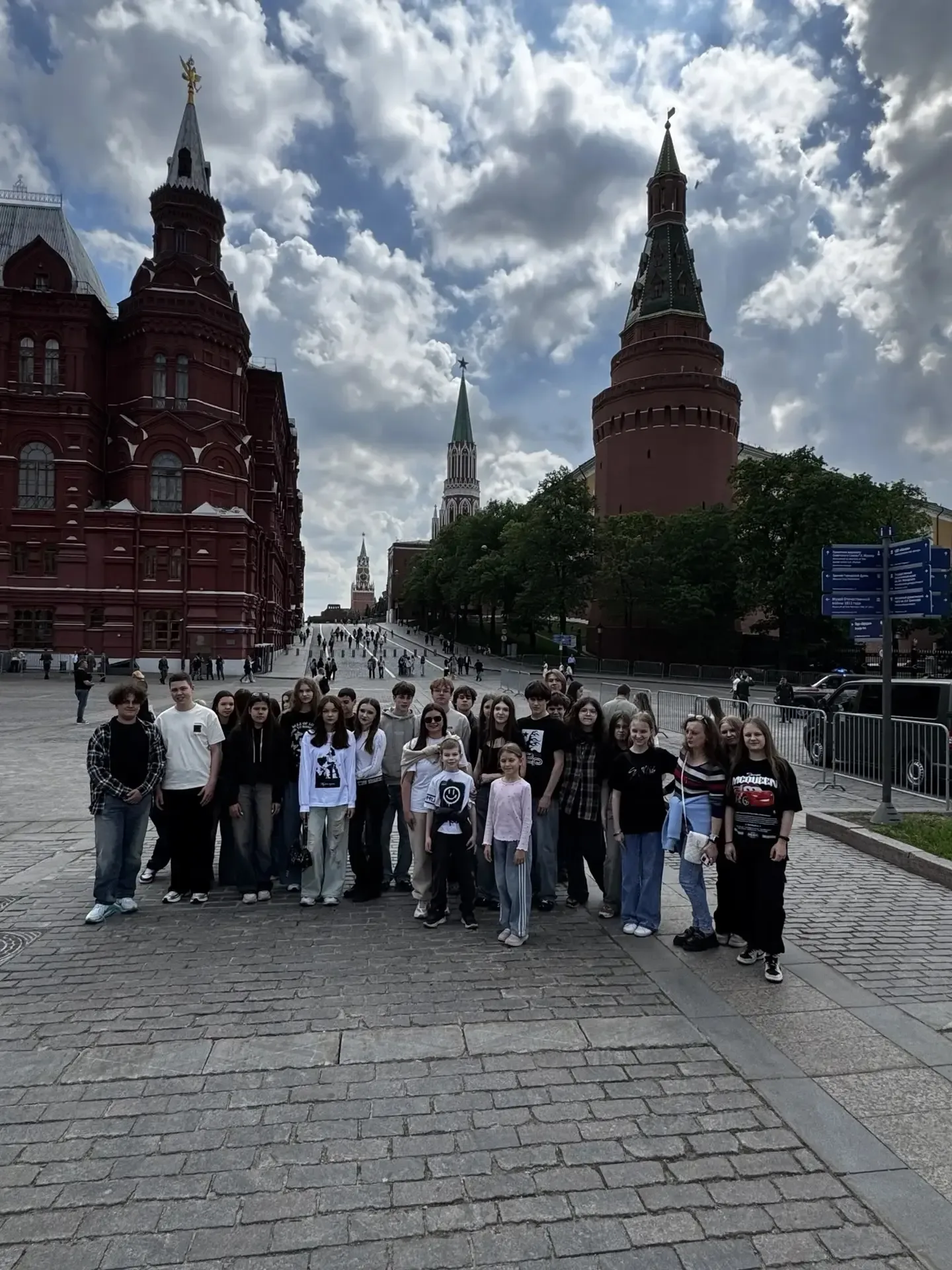 🎒 Школьная экскурсия: 8‑е классы в Москве! 🎒  Наши ученики 8‑х классов побывали в столице — в Москве