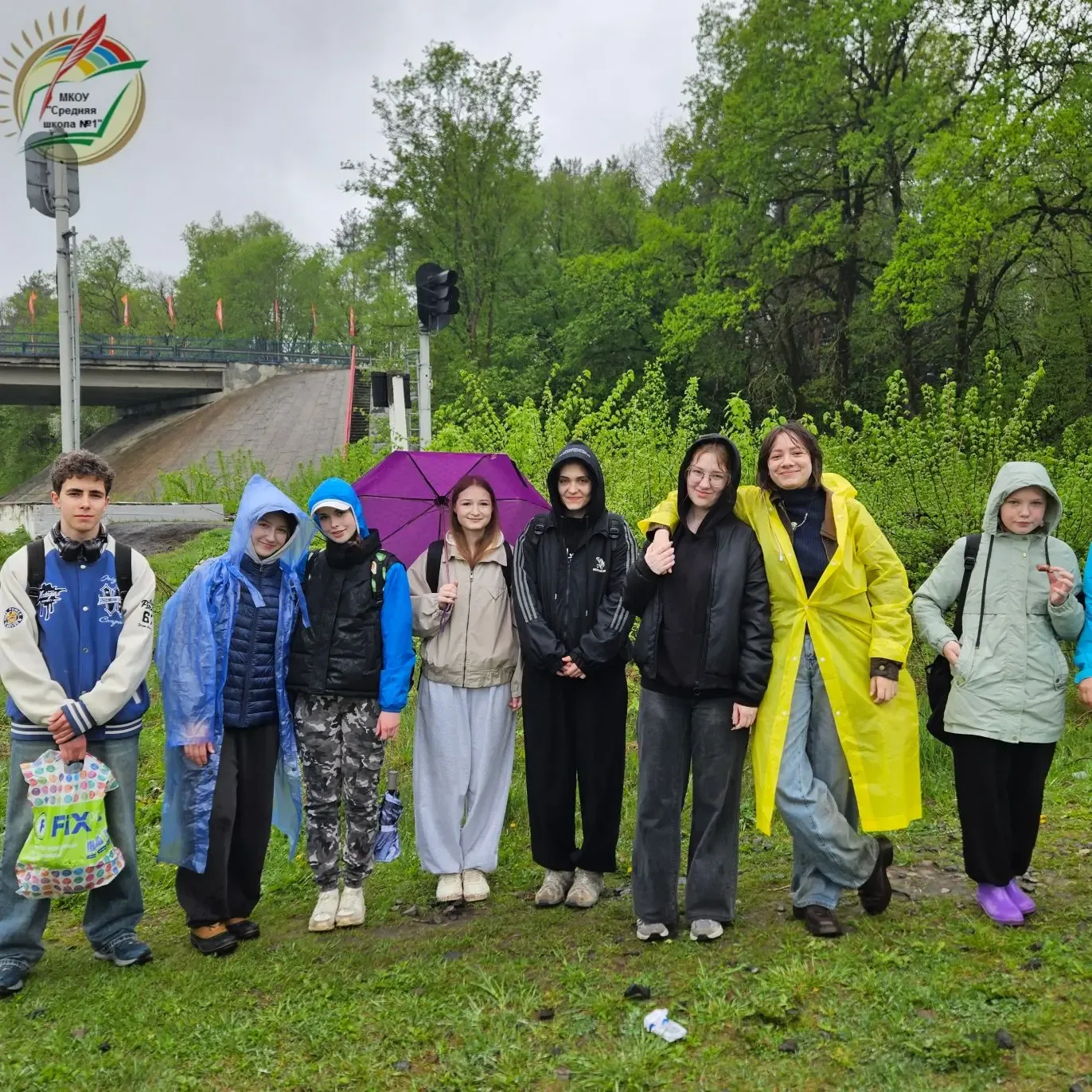 🌦 Несмотря на майский дождь, наши старшеклассники отправились в туристический поход по живописным ок