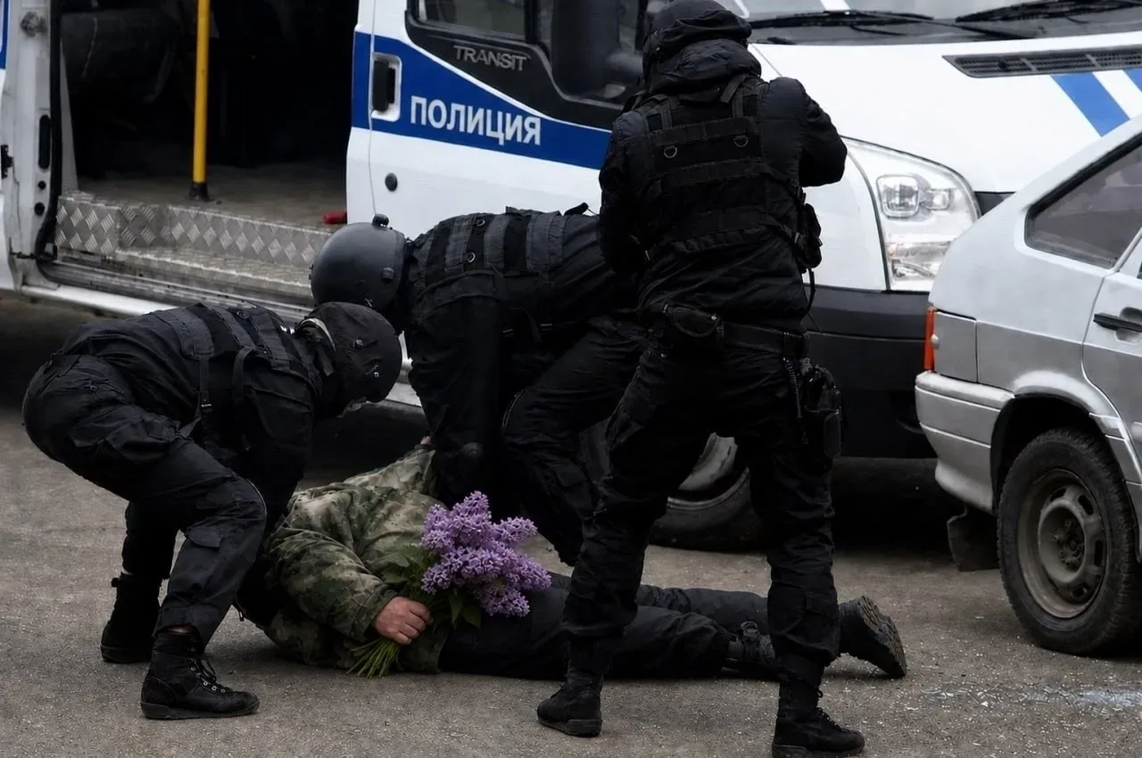 За сорванную сирень можно получить до 15 суток ареста.  Сирень, растущая во дворах, парках и на улиц