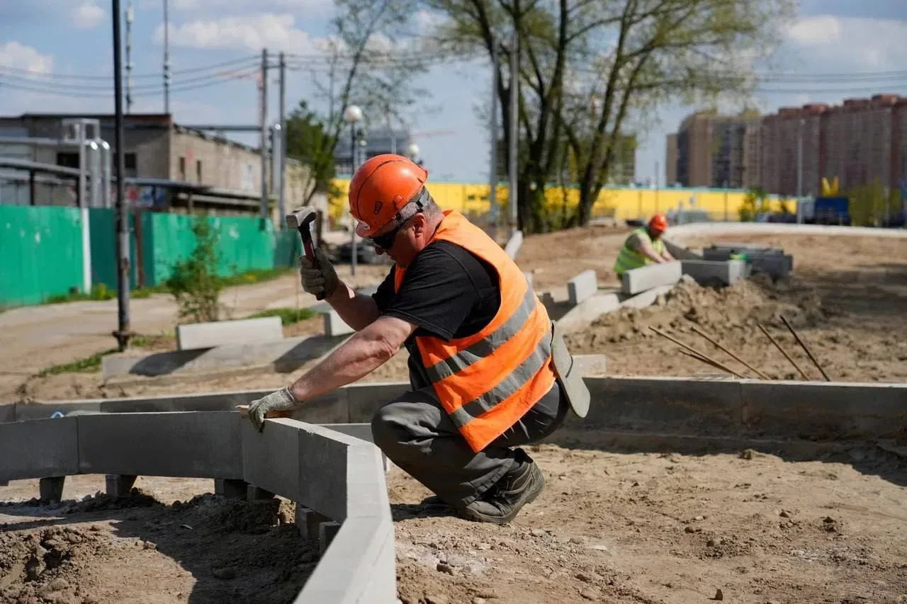 В Котельниках продолжают строить дорогу к новому образовательному комплексу на Опытном поле  В микро