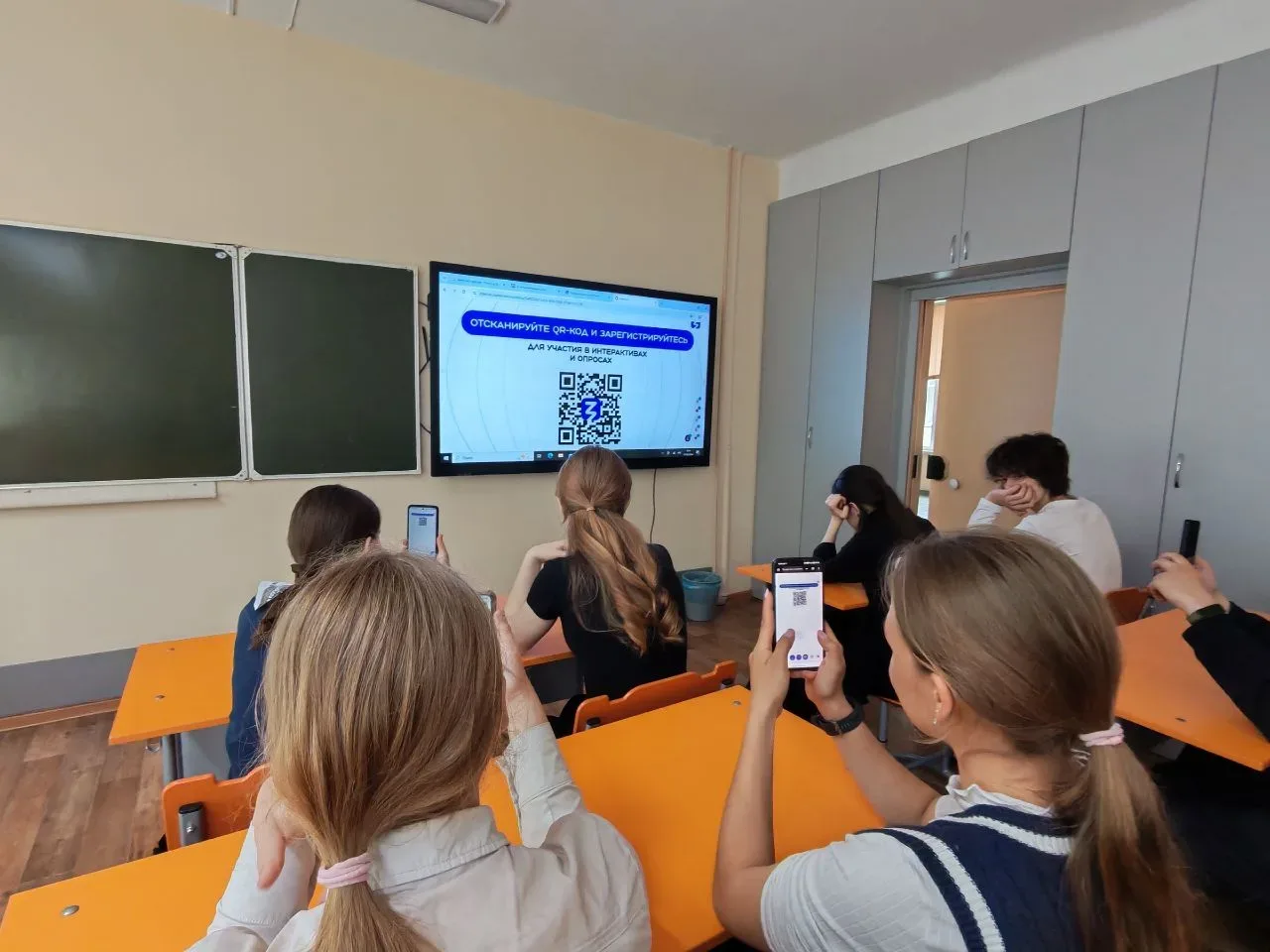 🎨✨ В нашей школе состоялась увлекательная лекция на тему «Что скрывают музеи: тайные символы в искус
