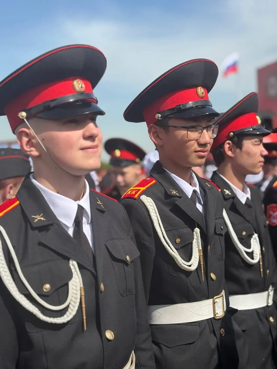 🇷🇺 В ПАРАДНОМ РАСЧЕТЕ НАША ШКОЛА  🌟 Через несколько минут на Поклонной горе начнётся главное событие