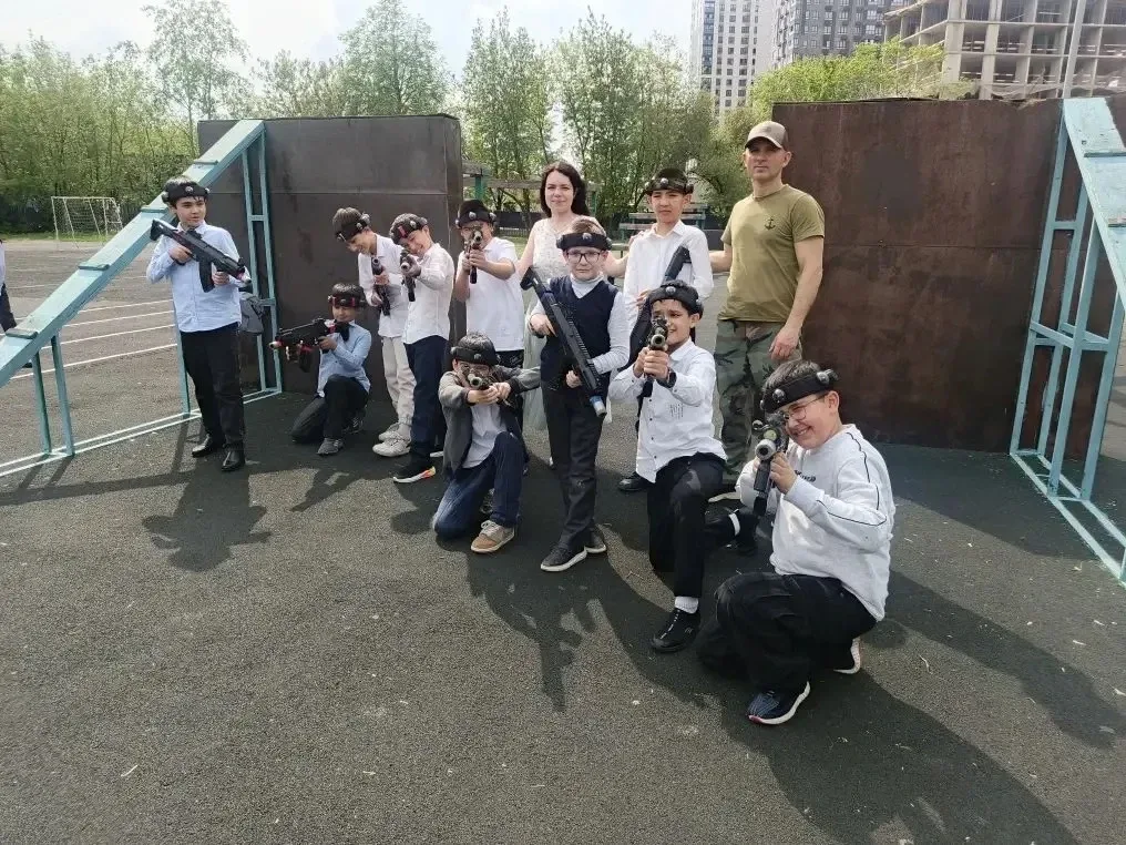 В 4 «М» классе на прошлой неделе прошла военно-патриотическая игра «Герои среди Первых»! 🇷🇺  Это не 