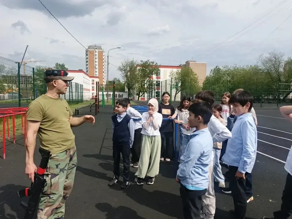 В 4 «М» классе на прошлой неделе прошла военно-патриотическая игра «Герои среди Первых»! 🇷🇺  Это не 