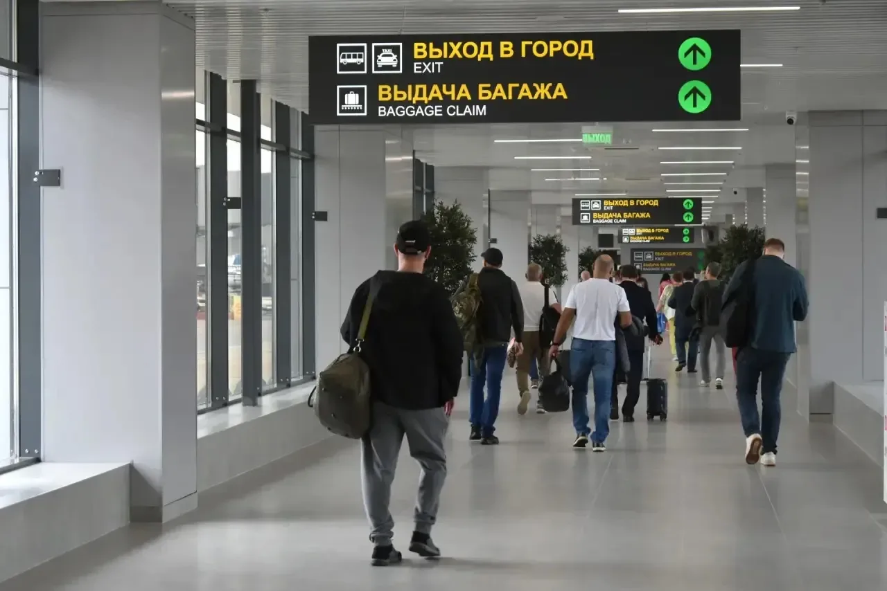 В уфимском аэропорту для удобства пассажиров открылась новая галерея прилета.  Работа по обустройств