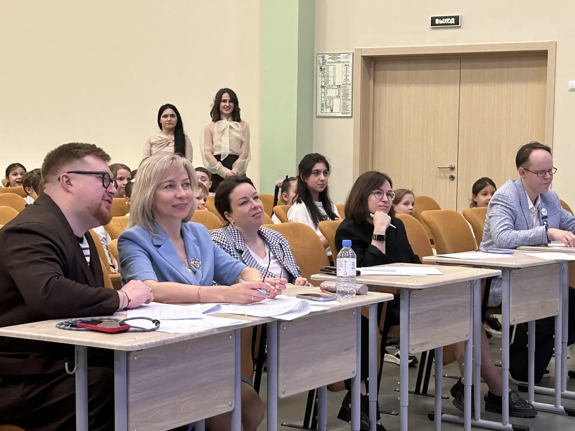 🎤Конкурс песни на Чарушинской  30 апреля прошел I школьный вокальный конкурс "Мелодия Орлят". Началь