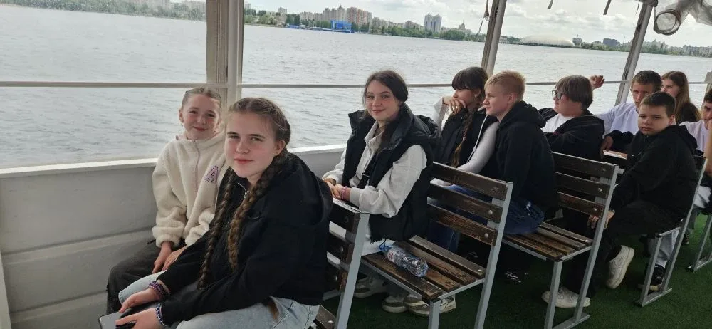 От парка альпак🦙 до палубы теплохода: яркая поездка школьников.⛴  🚍15 мая ребята из 7 «В», 7 «Г» и 8