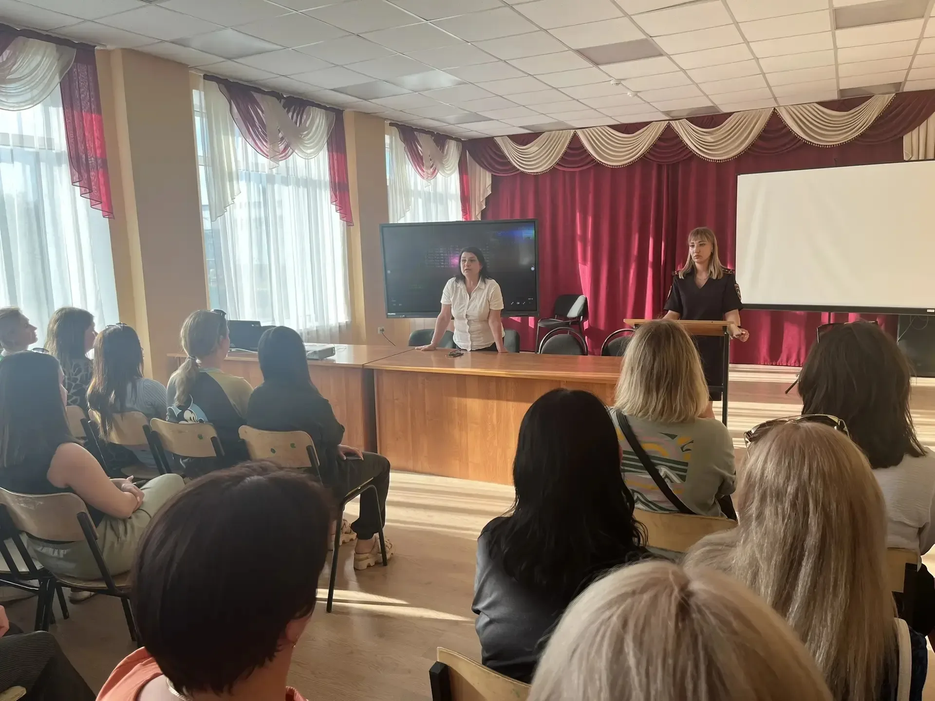 📢 Сегодня в школе состоялось важное общешкольное родительское собрание, посвящённое безопасности дет