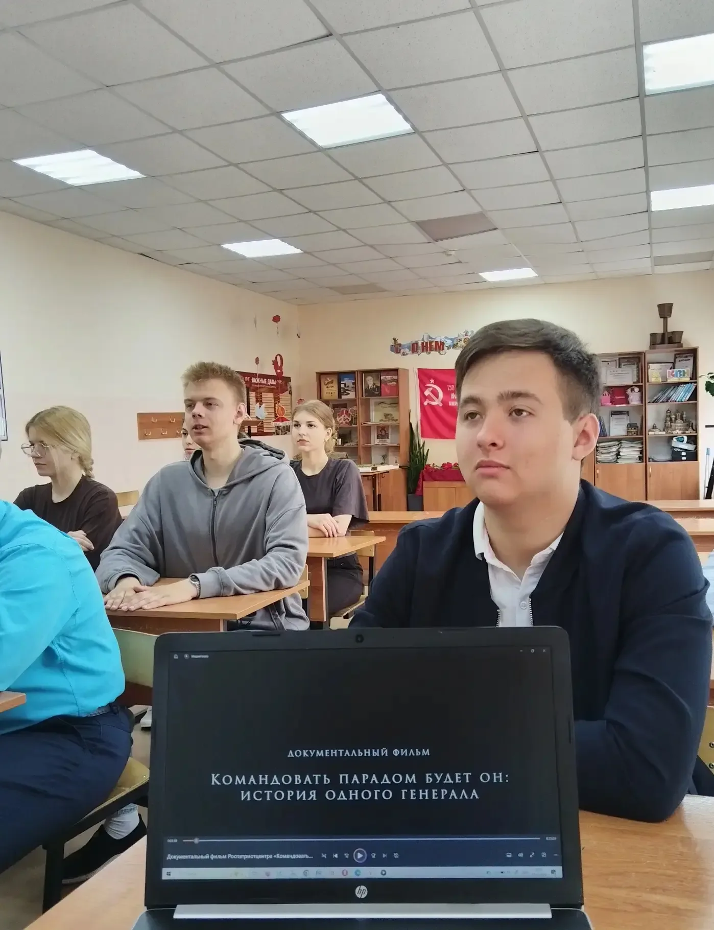 В МБОУ «СОШ № 3» для обучающихся 5–11 классов был организован просмотр документального фильма 🎞️«Ком